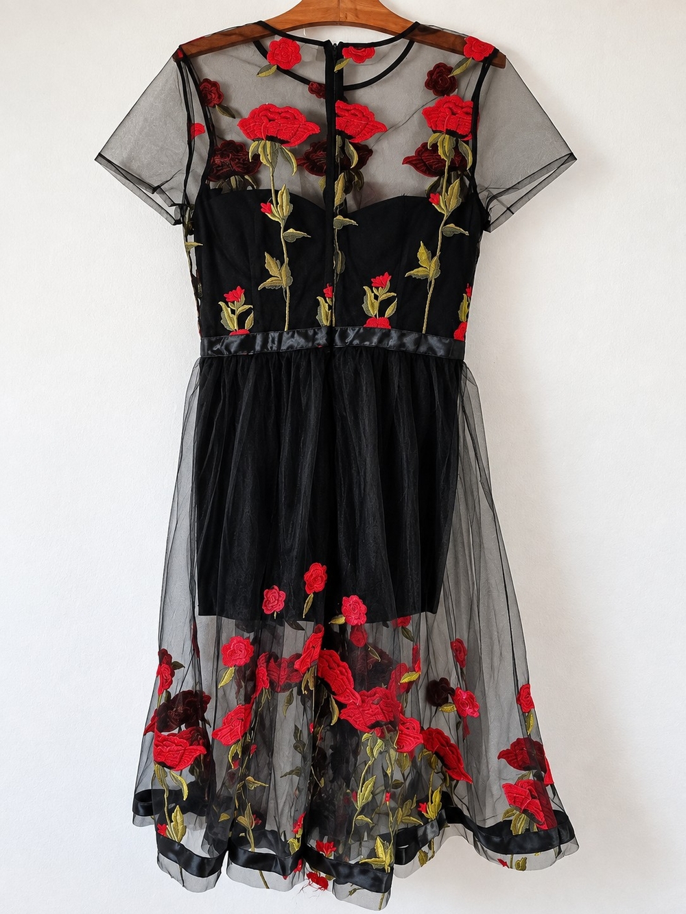 L’ATISTE Black Red Rose Embroidered Sheer Mesh Midi Dress Size L - Picture 7 of 8